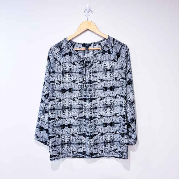 CHICAGO EXCLUSIVE Flowy black and white top - Picture 1 of 8